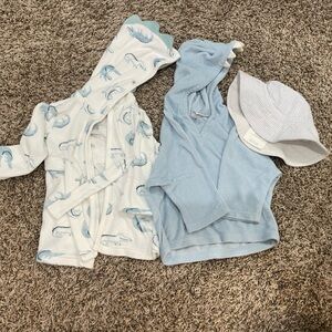Baby bathrobes & hat